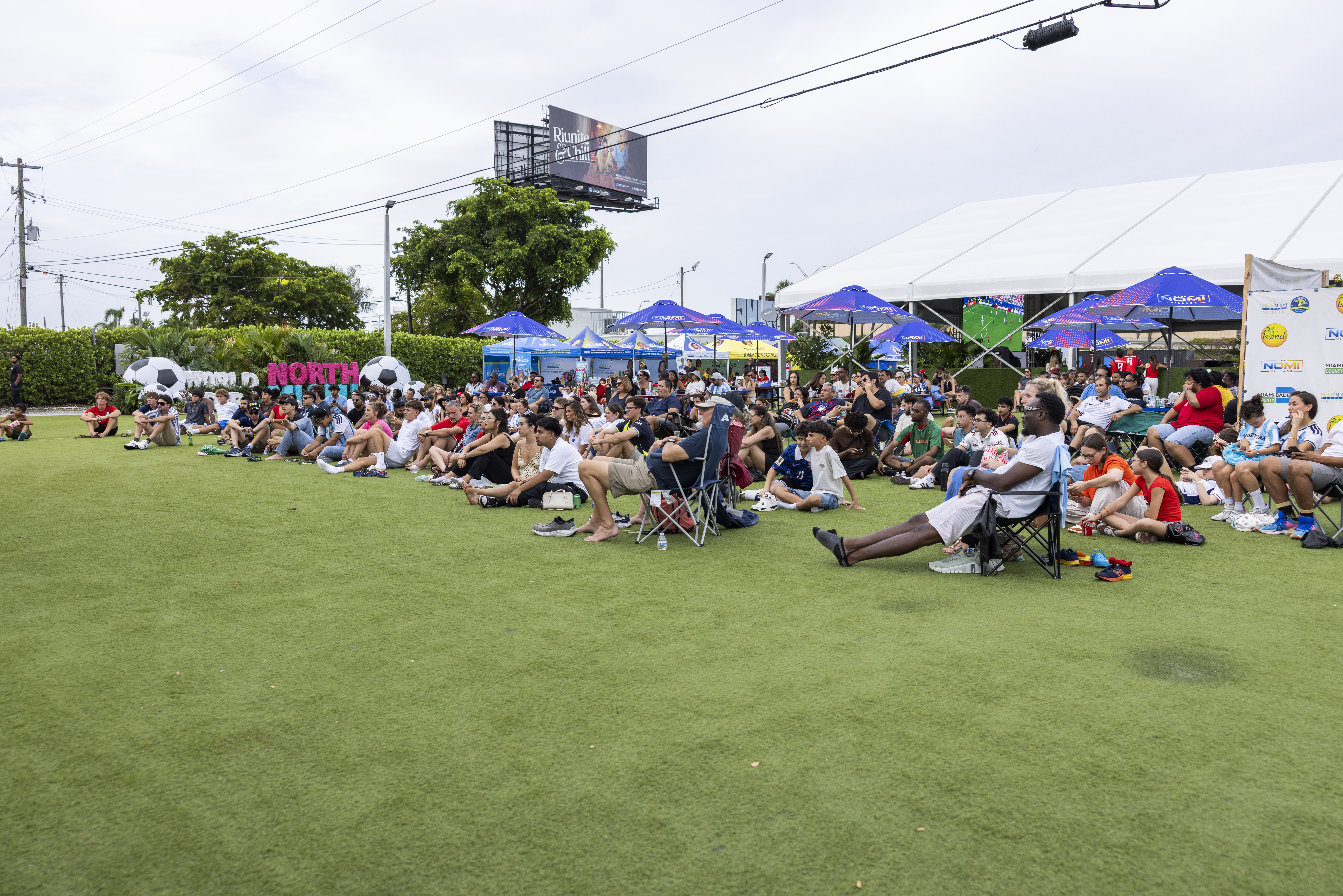 Wide crowd shot